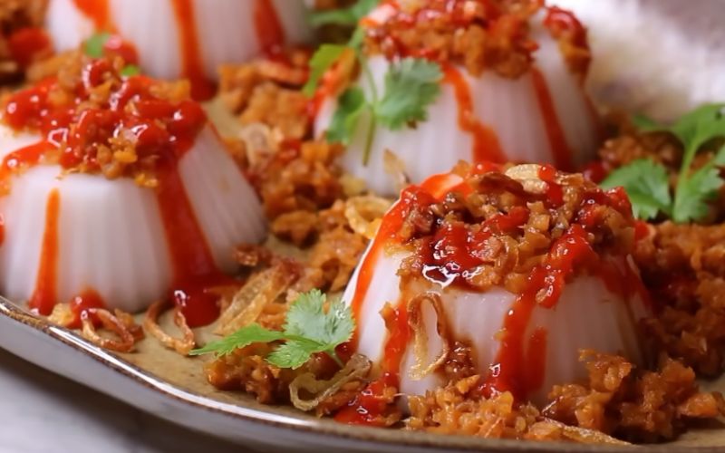  Bạn có thể thêm một ít tỏi băm vào nước tương để tăng thêm hương vị