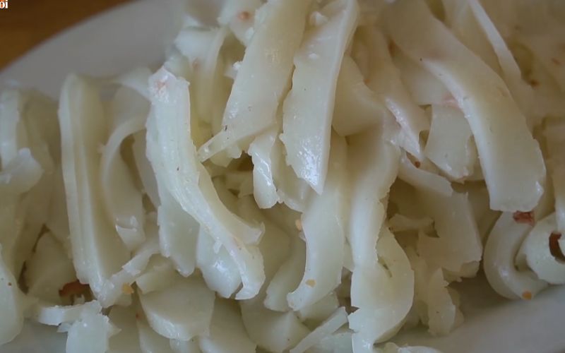  Cắt thành các miếng vừa ăn