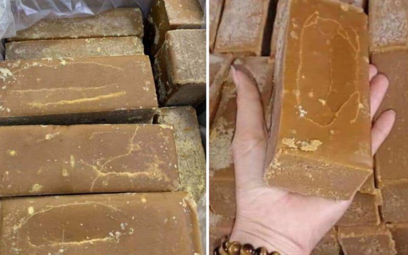 Đường khuôn cần được thái nhỏ để dễ dàng hòa tan trong nước