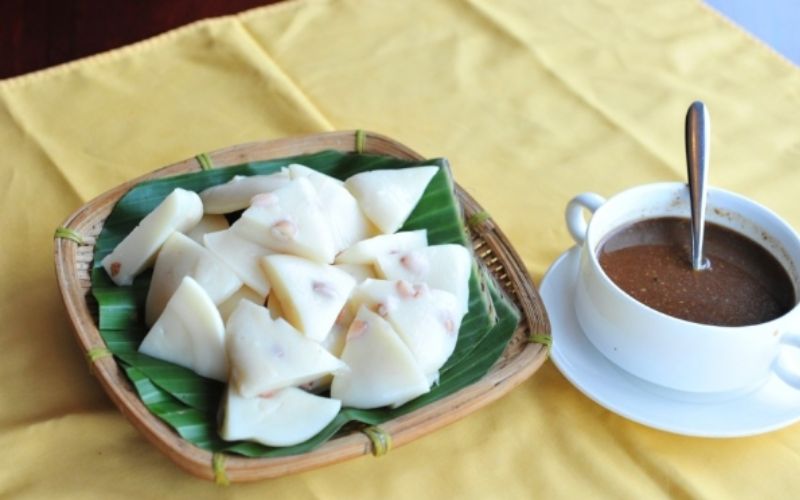 Bạn có thể cho tỏi vào chảo với một chút dầu nóng