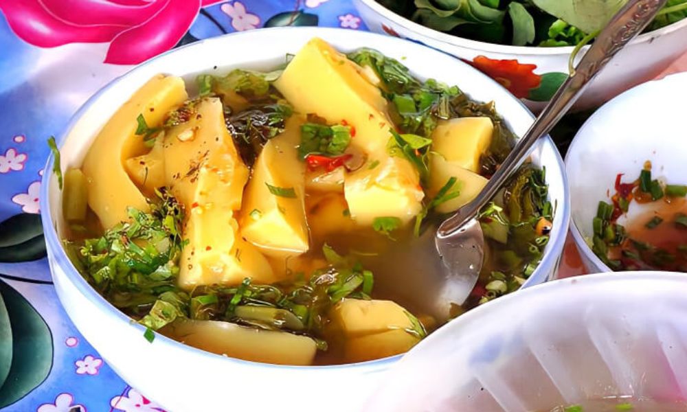 Chiến biến món bánh đúc ngô: Ẩm thực đặc biệt của người Mông